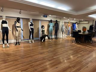 Showroom, models, 