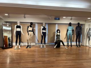 Showroom, models, 